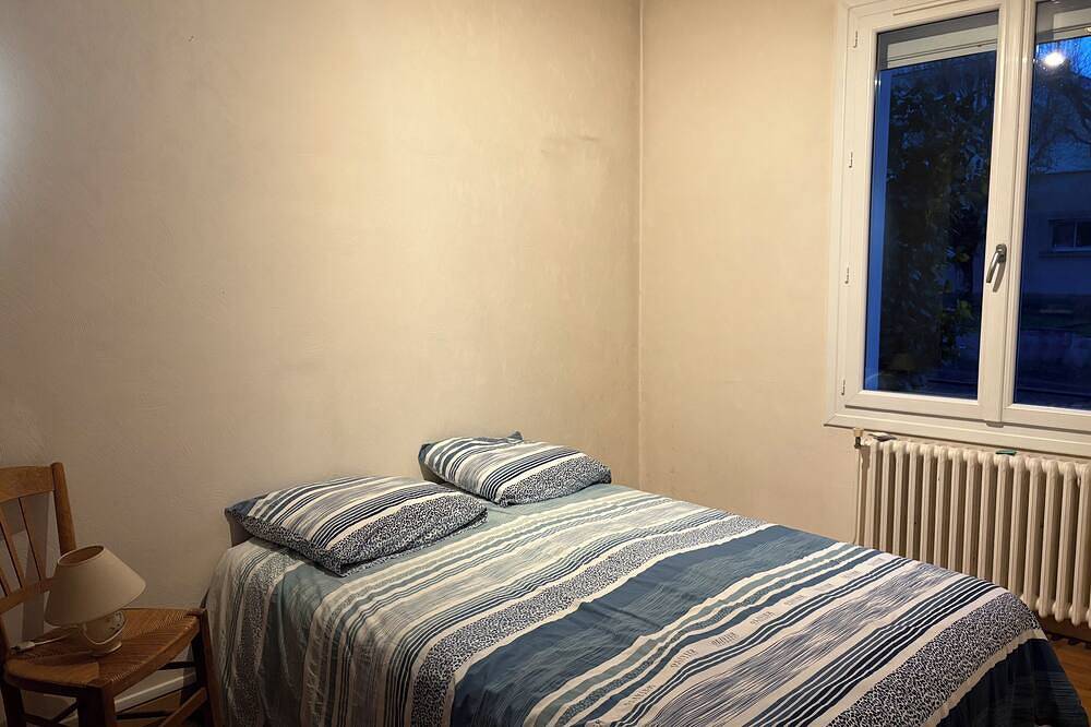 Leisure center and swimming pool 5 minutes away. Town center and Hyper U center 400m away. in Parthenay, Deux-Sèvres