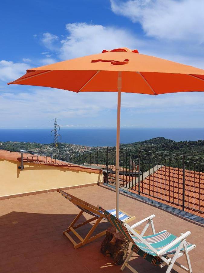 Location de vacances pour 5 personnes, avec terrasse et vue dans Lingueglietta