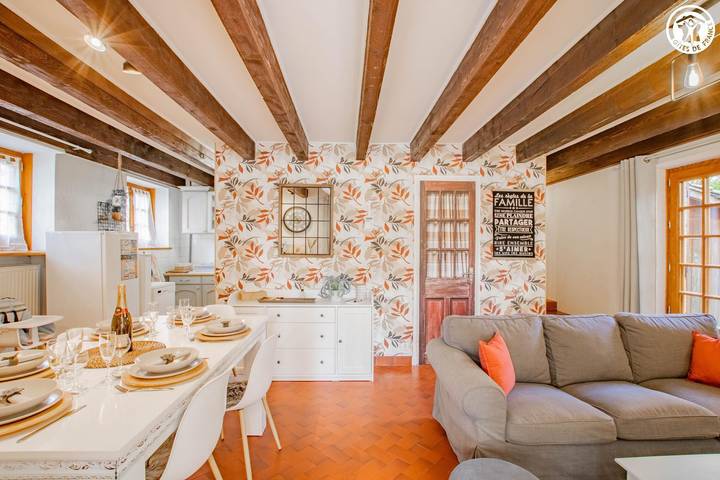 Gîte pour 7 personnes, avec terrasse et jardin ainsi que sauna et jacuzzi à Tournus