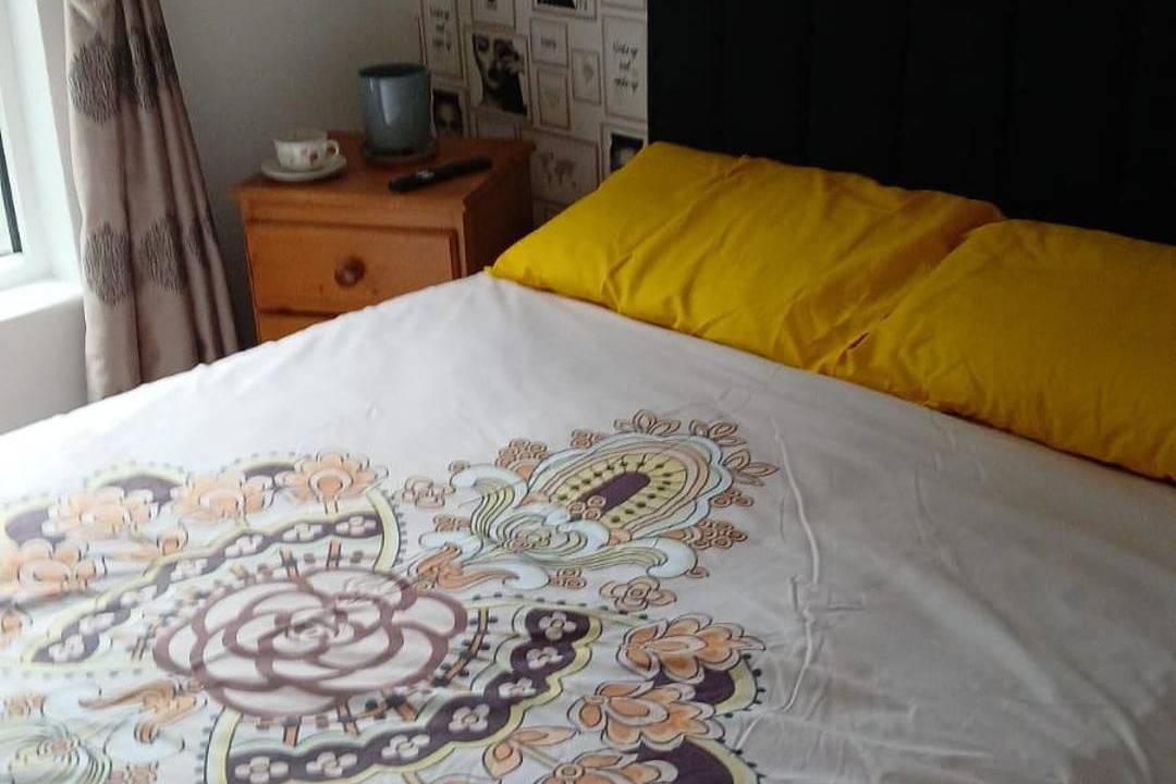 Entire holiday apartment, Barmouth Harbour 2-Bed Flat, Sleeps 8 w/ Sea View in Barmouth, Snowdonia
