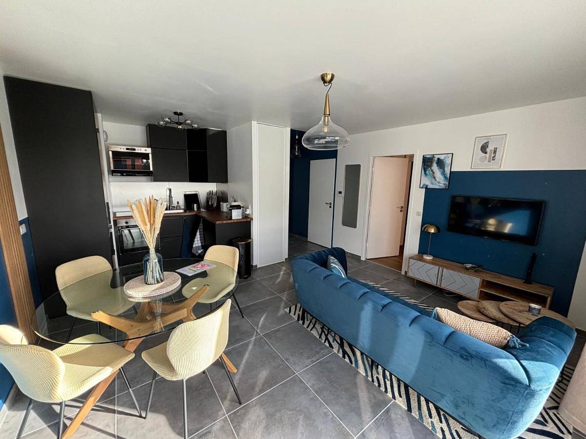 Appartement entier, One-Bedroom Apartment in Divonne-les-Bains, Gex