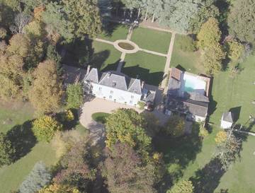 Chambre d’hôte pour 4 personnes, avec piscine ainsi que vue et jardin à Mézières-sur-Issoire