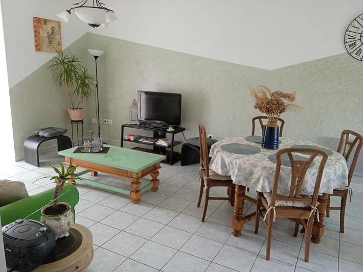 Location de vacances pour 4 personnes, avec Terrasse et Jardin ainsi que Sauna et Vue dans Vraux
