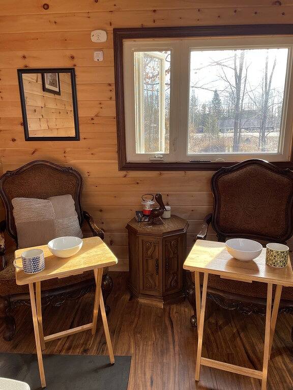 Cozy bunkie on private land in Kawarthas in Algonquin Provincial Park