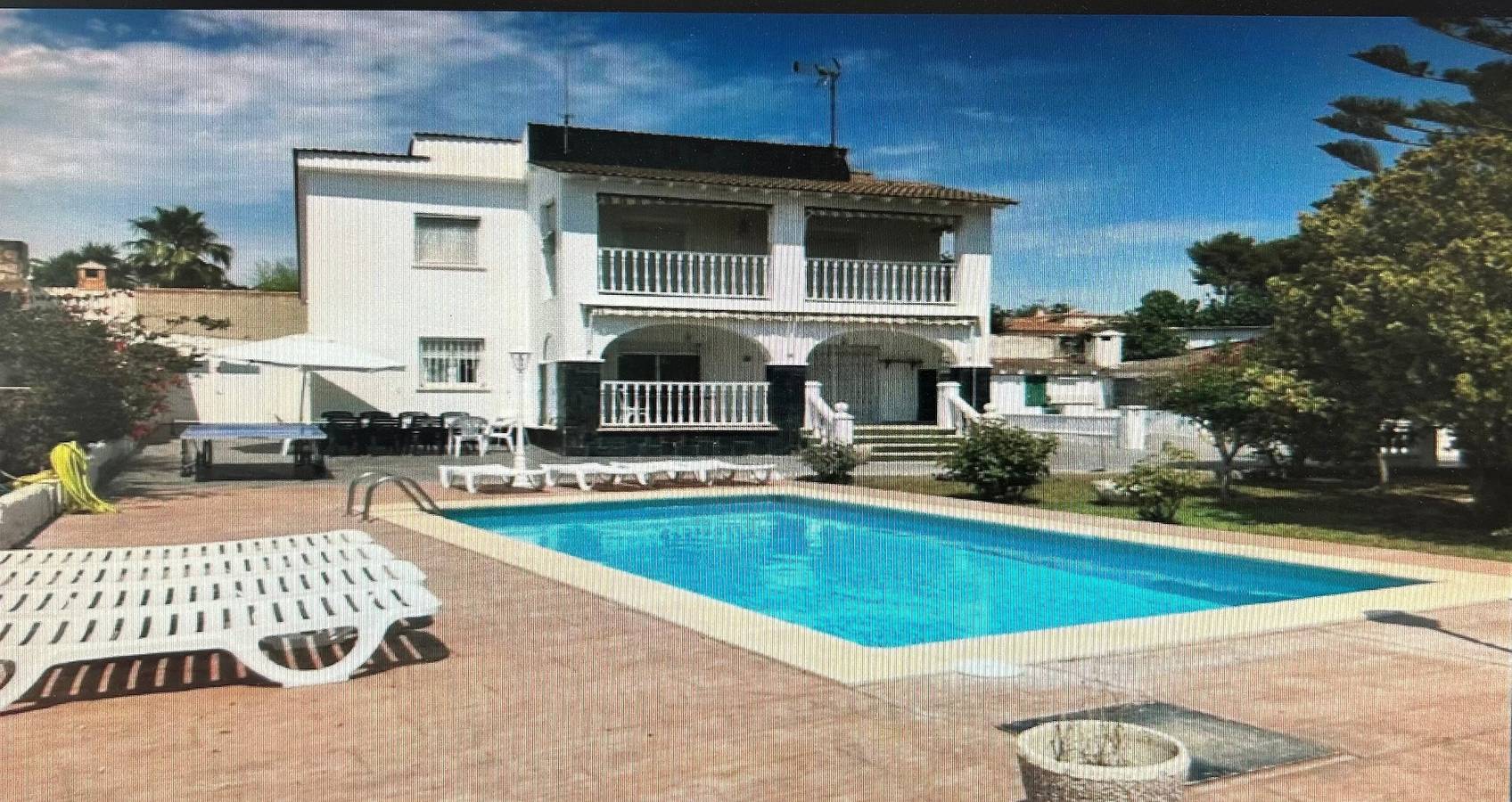 Chalet 'Villa Con Piscina Privada' con piscina privada, terraza privada y Wi-Fi in Catllar, Costa Dorada
