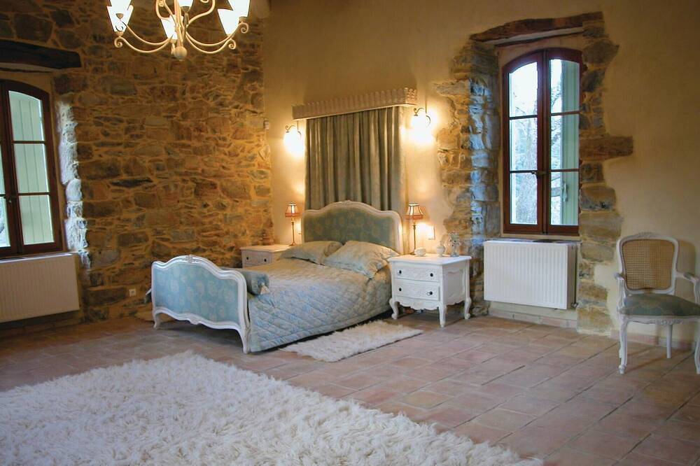 Maison de 5 chambres acceptant les. in Anduze, Parc national des Cévennes