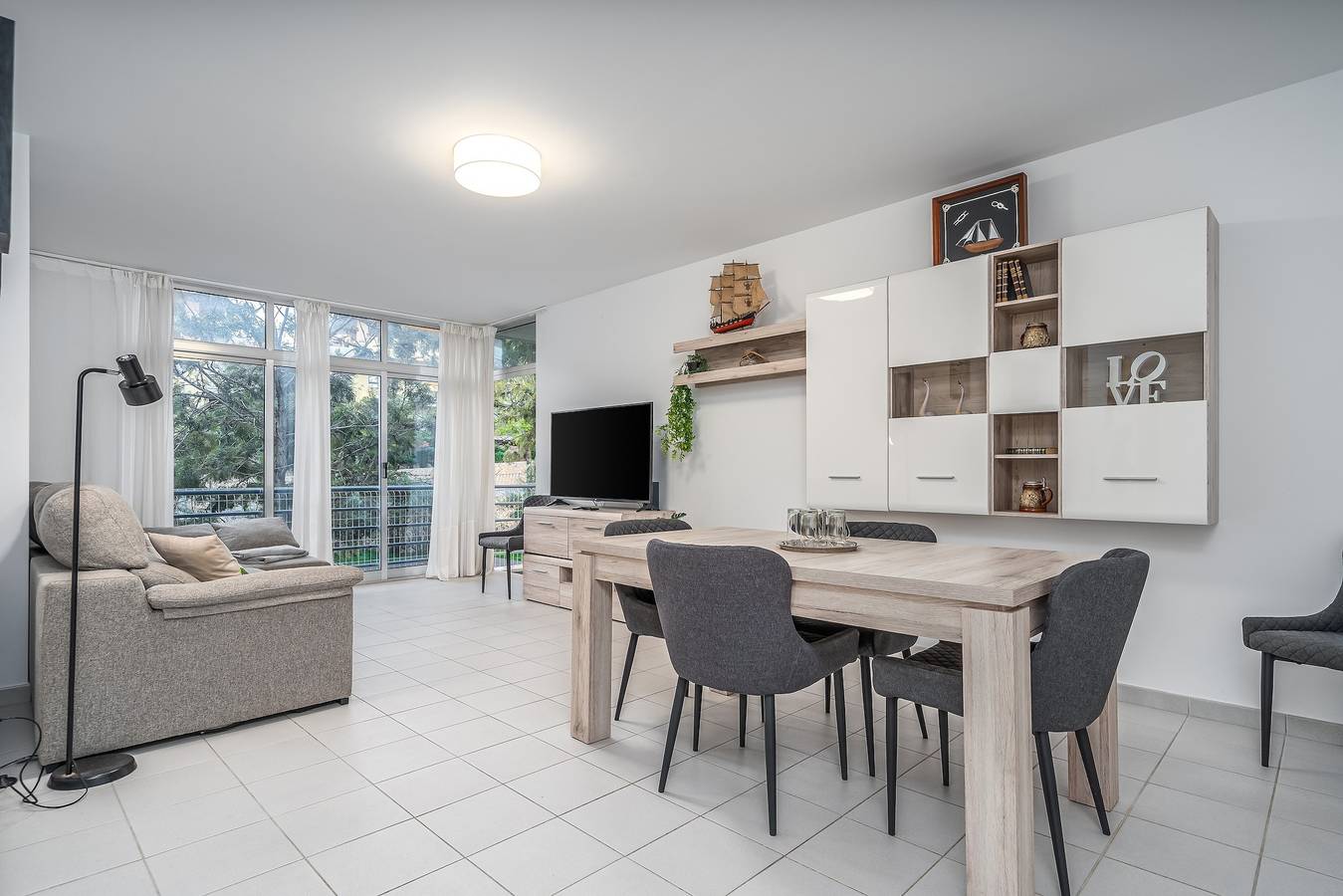 Apartamento inteiro, Apartamento 'Sea Breeze' com varanda, Wi-Fi e ar condicionado in Praia da Rocha, Portimão