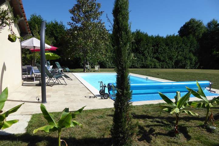 Location de vacances pour 10 personnes, avec jardin à Monplaisant