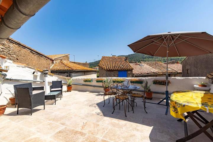 Location de vacances pour 6 personnes, avec terrasse à Oupia