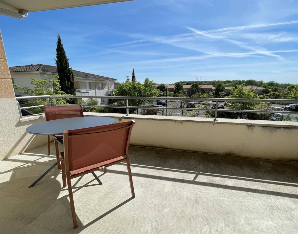 Appartement entier, Appart 3 ou 4 personnes pro&confort - 2 parkings - Espace Carat in L'Isle-d'Espagnac, Charente