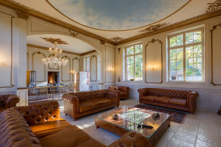 Location de vacances pour 15 personnes, avec terrasse ainsi que jardin et piscine, animaux acceptés à Oizon