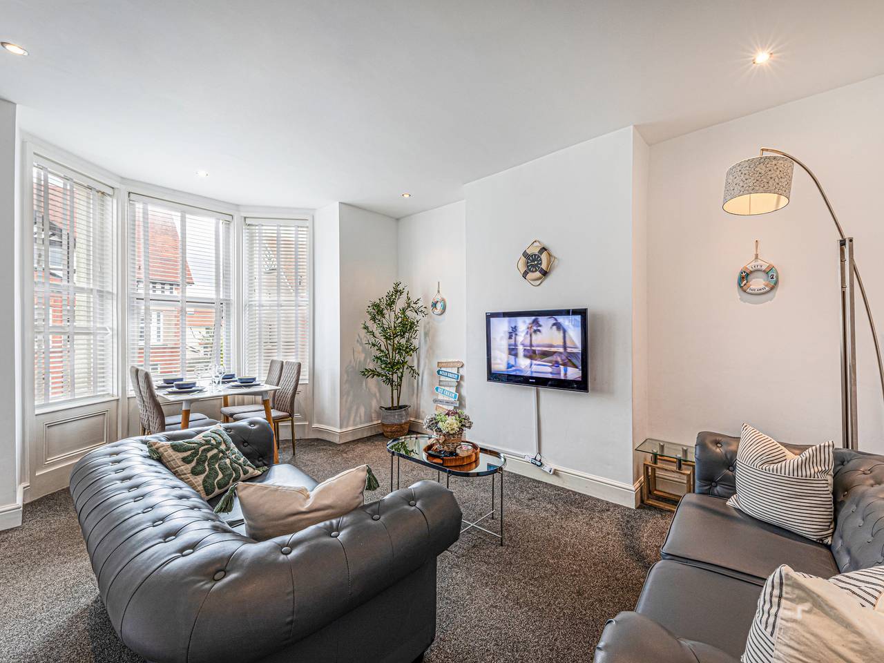 Entire apartment, Sea Shore Flat in Llandudno, Conwy region
