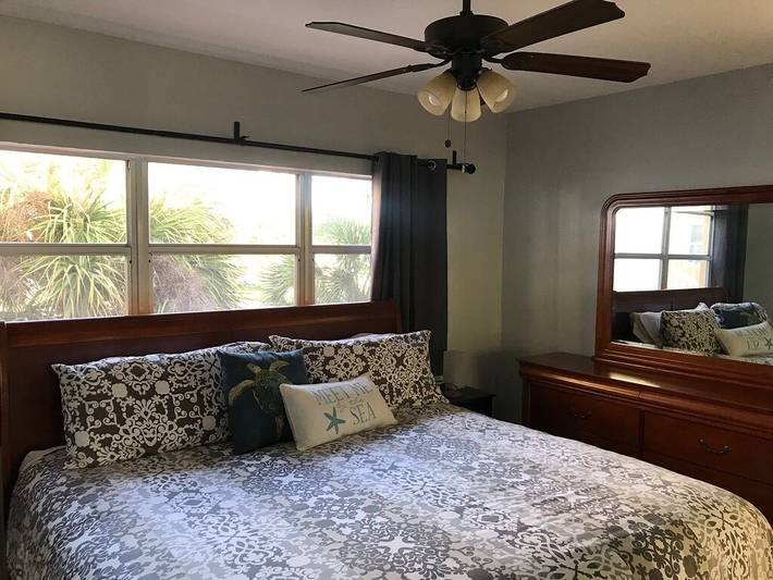 Vacation rental for 4 people, with balcony and pool as well as yard in Pompano Beach