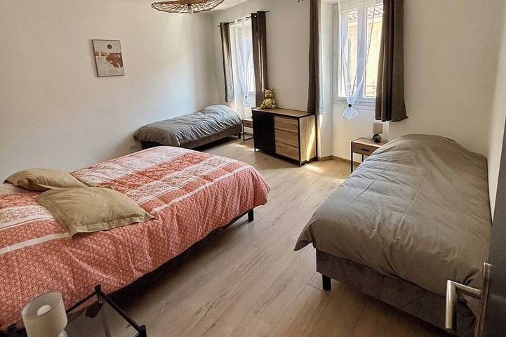 Appartement entier, Appartement 6 personnes entièrement rénové et climatisé in Saint-Cannat, Région d'Aix-en-Provence