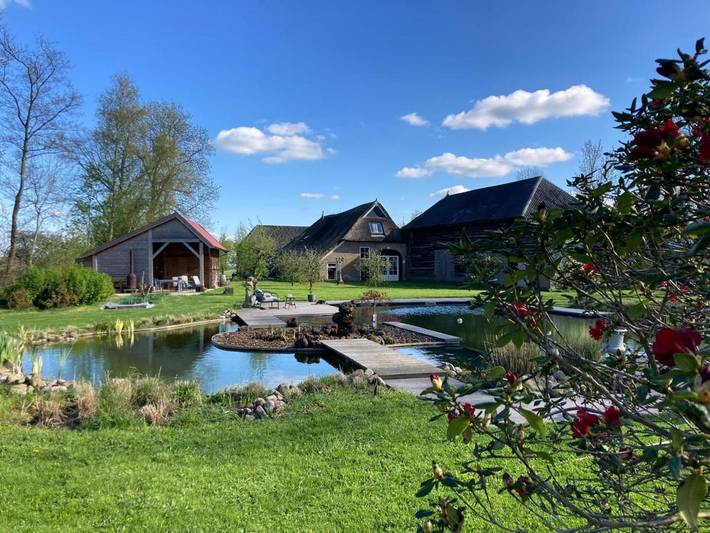 Ferienhaus für 4 Personen, mit Terrasse und Garten sowie Pool und Sauna