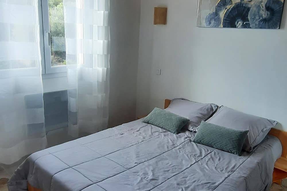 Appartamento intero, 3 bedroom apartment with swimming pool 3km from St Florent in Oletta, Calvi e dintorni