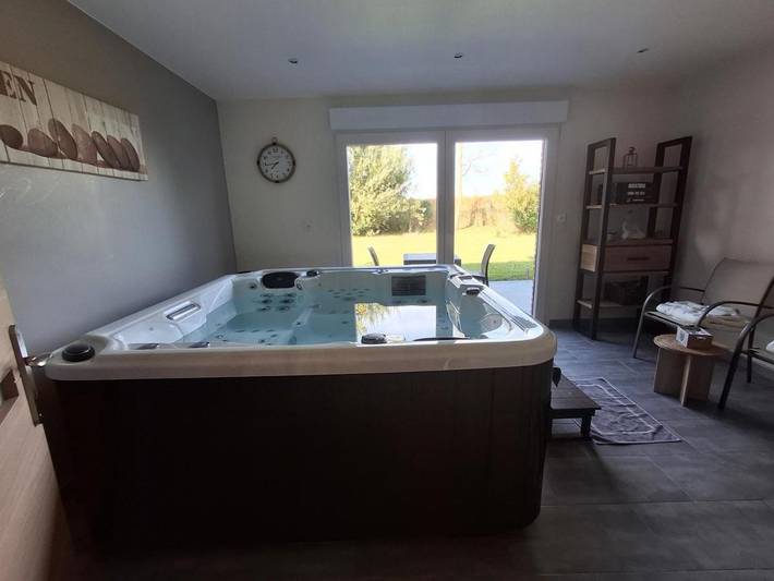 Location de vacances pour 2 personnes, avec Jacuzzi et Terrasse ainsi que Jardin et Sauna à Hondschoote - 2