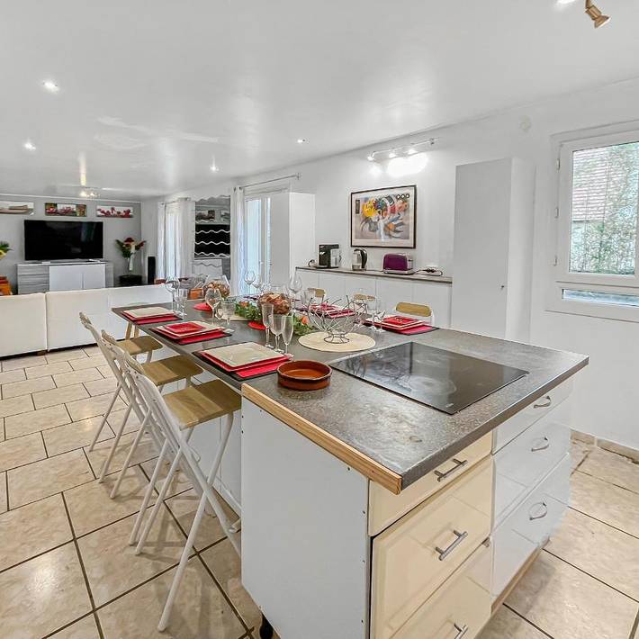 Location de vacances pour 10 personnes, avec jardin et terrasse à Lardy