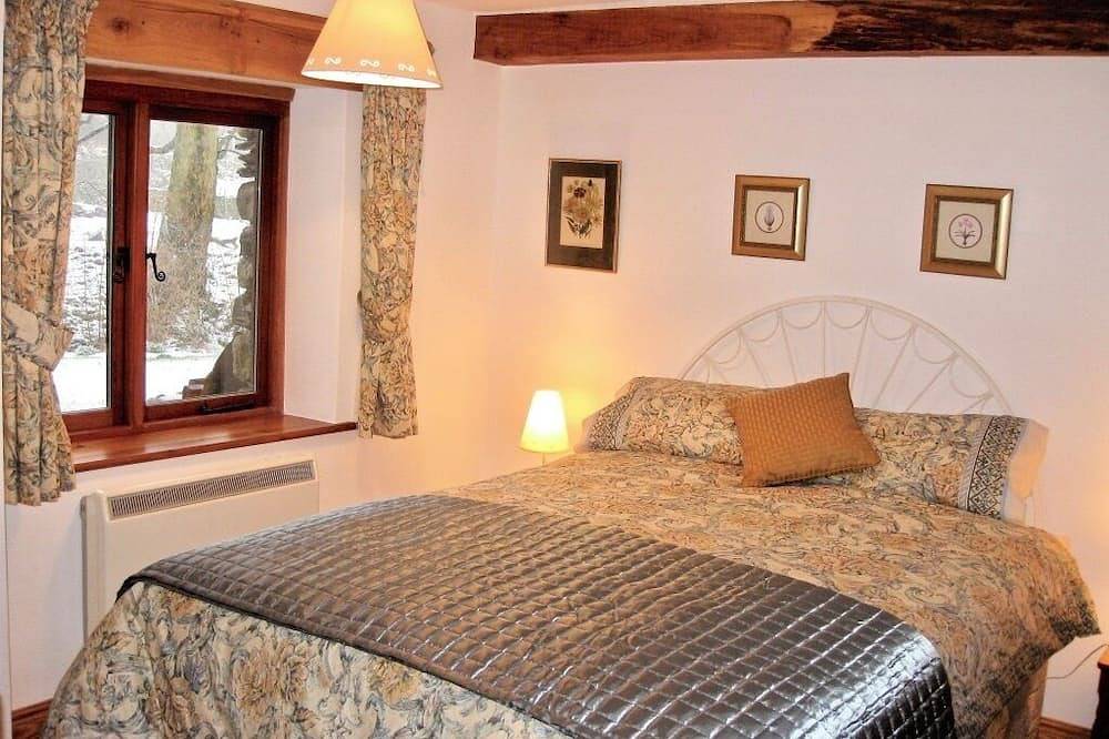 Mill Cottage, Hartsop, a cosy bijou hide-away surrounded by mountains in Glenridding, Lake District