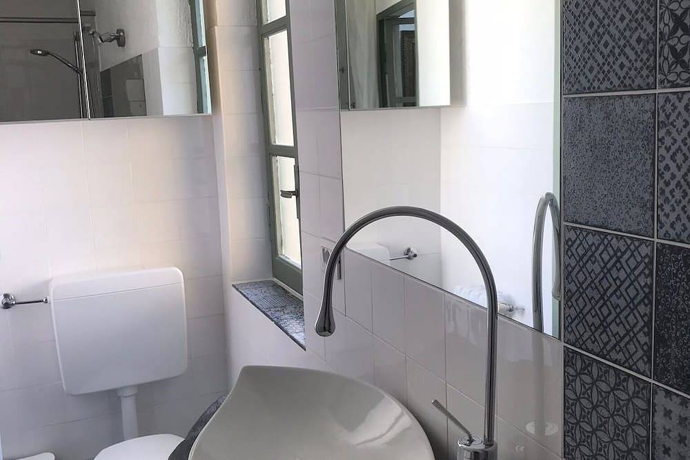 Villa 'Marcello'; 400 Jahre alte Ölmühle, freier Blick auf´s Meer in Vasia, Riviera di Ponente