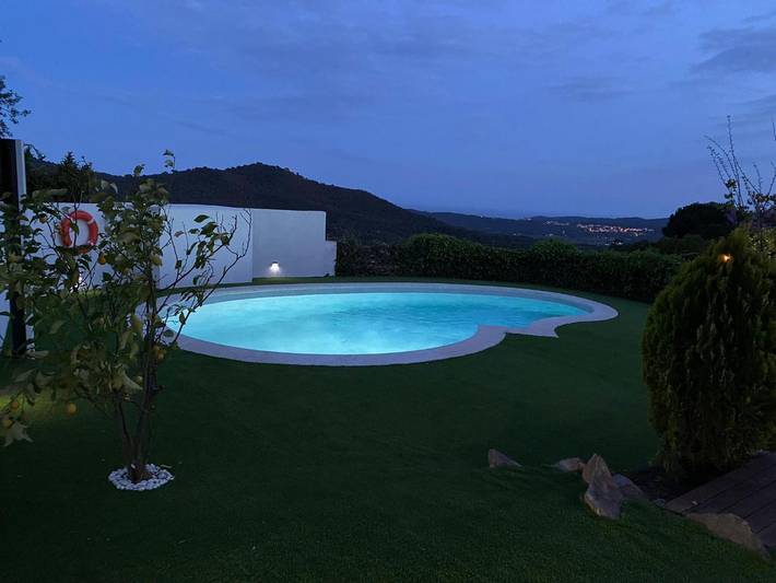 Chalet para 12 personas, con jacuzzi además de piscina para niños y jardín, Familias con niños en Provincia de Gerona - 4