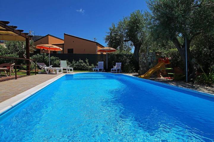 Villa für 6 Personen, mit Terrasse und Garten - 1