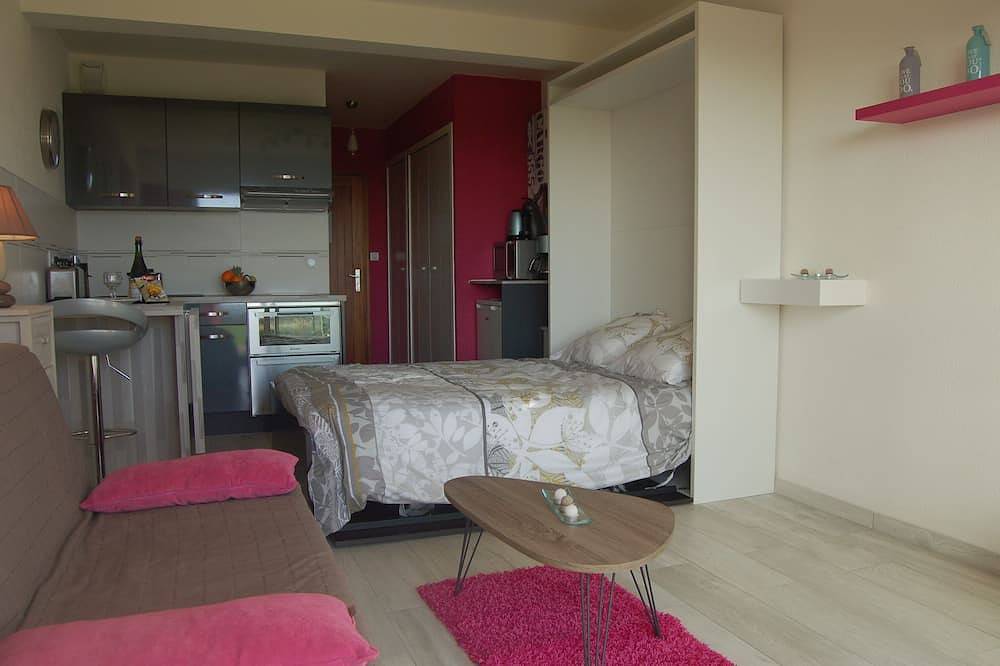 Appartement entier, Studio neuf vue mer panoramique à 180° sur la  baie de Quiberon et accès plage in Saint-Pierre-Quiberon, Côte des Mégalithes
