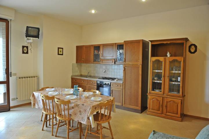 Gîte pour 6 personnes, avec jardin ainsi que piscine et terrasse, animaux acceptés à Tuoro sul Trasimeno - 4