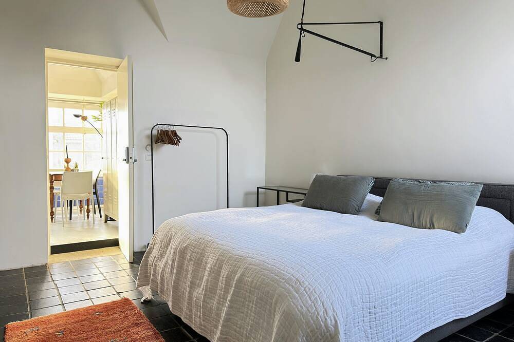 Entire apartment, Aparment in former bathhouse. Two bedroom ensuite in Amsterdam-Noord, Dutch Coast