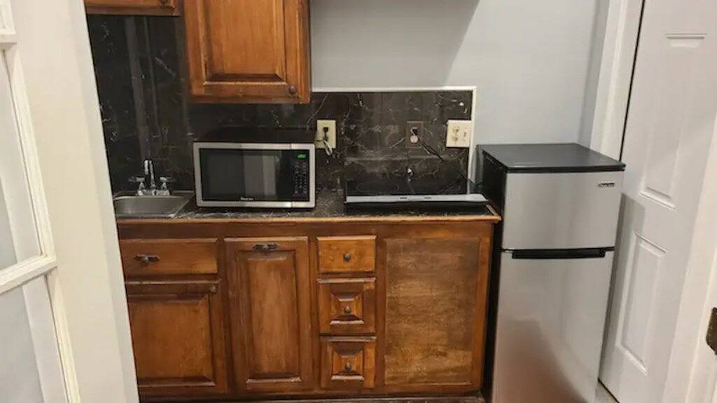 Stylish 1 bedroom studio with kitchenette in Jackson, Hinds County