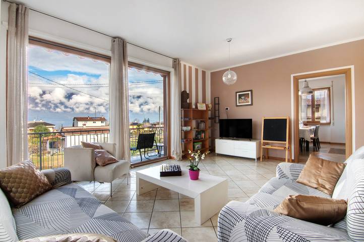 Ferienwohnung für 7 Personen, mit Balkon und Garten sowie Seeblick in Colico