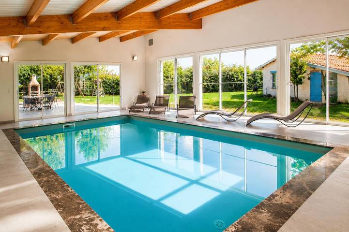 Gîte pour 12 personnes, avec piscine ainsi que terrasse et jardin - 1