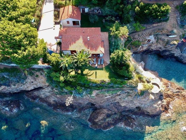 Villa per 7 persone, con Terrazza e Giardino nonché Panorama a Morcone (Capoliveri)