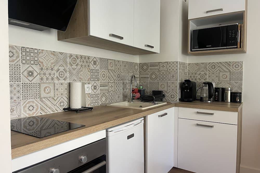 Entire apartment, Au Calme et Proche Centre-ville, Studio Rénové Avec Équipements Neufs et Parking in Gap, Gap region