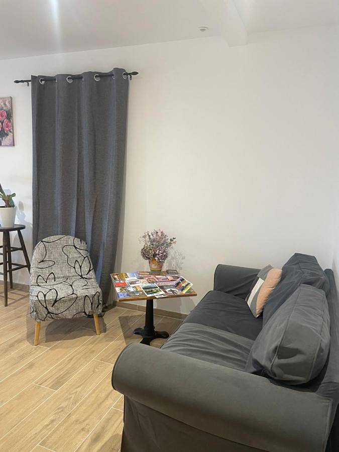 Location de vacances pour 8 personnes, avec piscine ainsi que terrasse et jardin à Pechbonnieu - 3