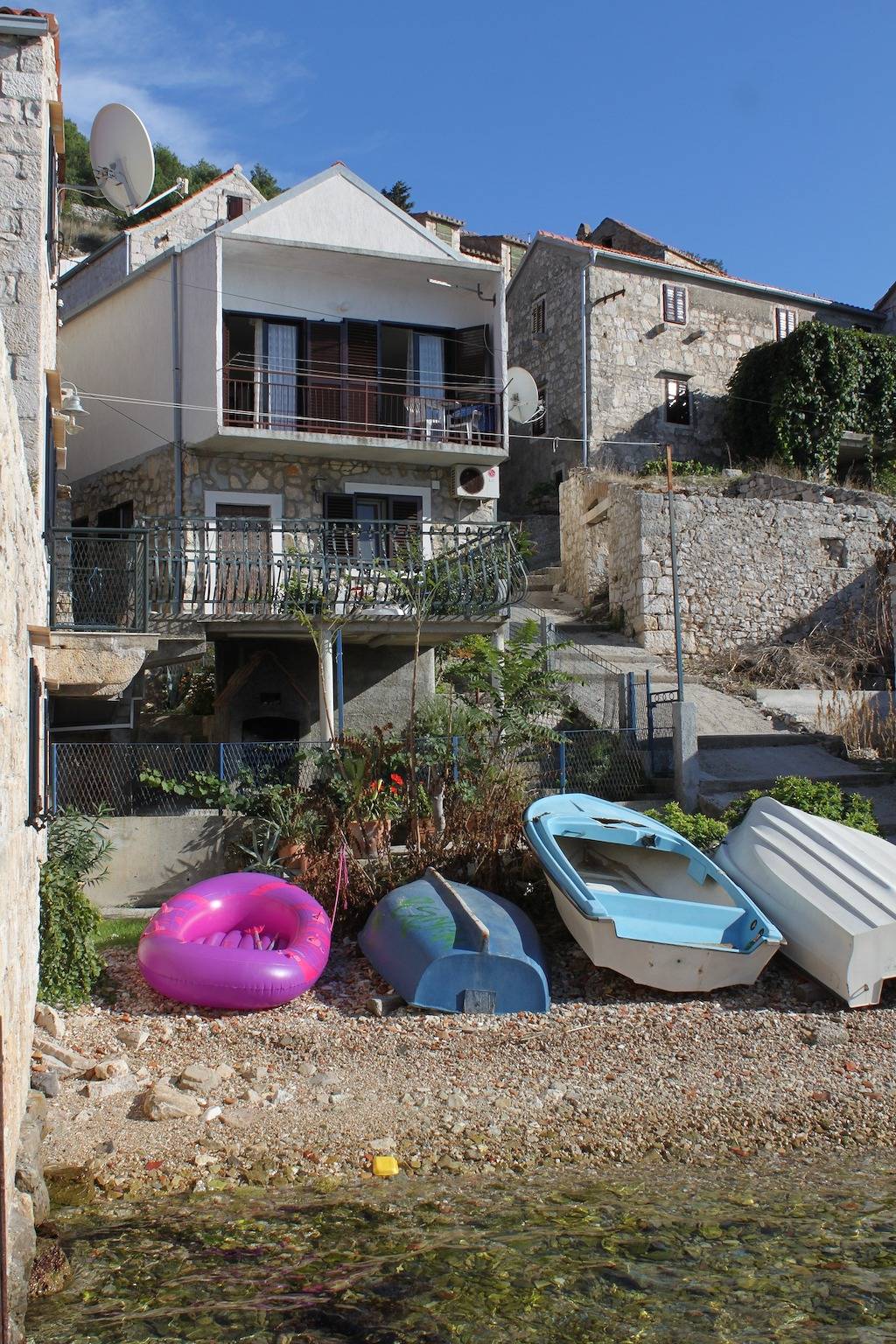 Ganze Wohnung, 1-Zimmer-Ferienwohnung am Strand Vis A-8525-a in Vis Stadt, Vis