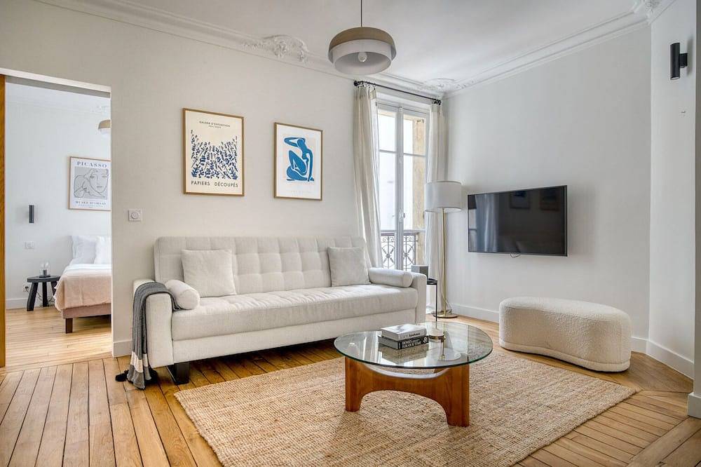 Entire apartment, Blueground | Anatole-France, fully furnished in Levallois-Perret, Hauts-de-Seine