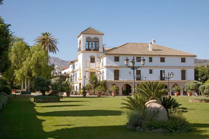 Hotel para 10 personas, con jardín y piscina - 1