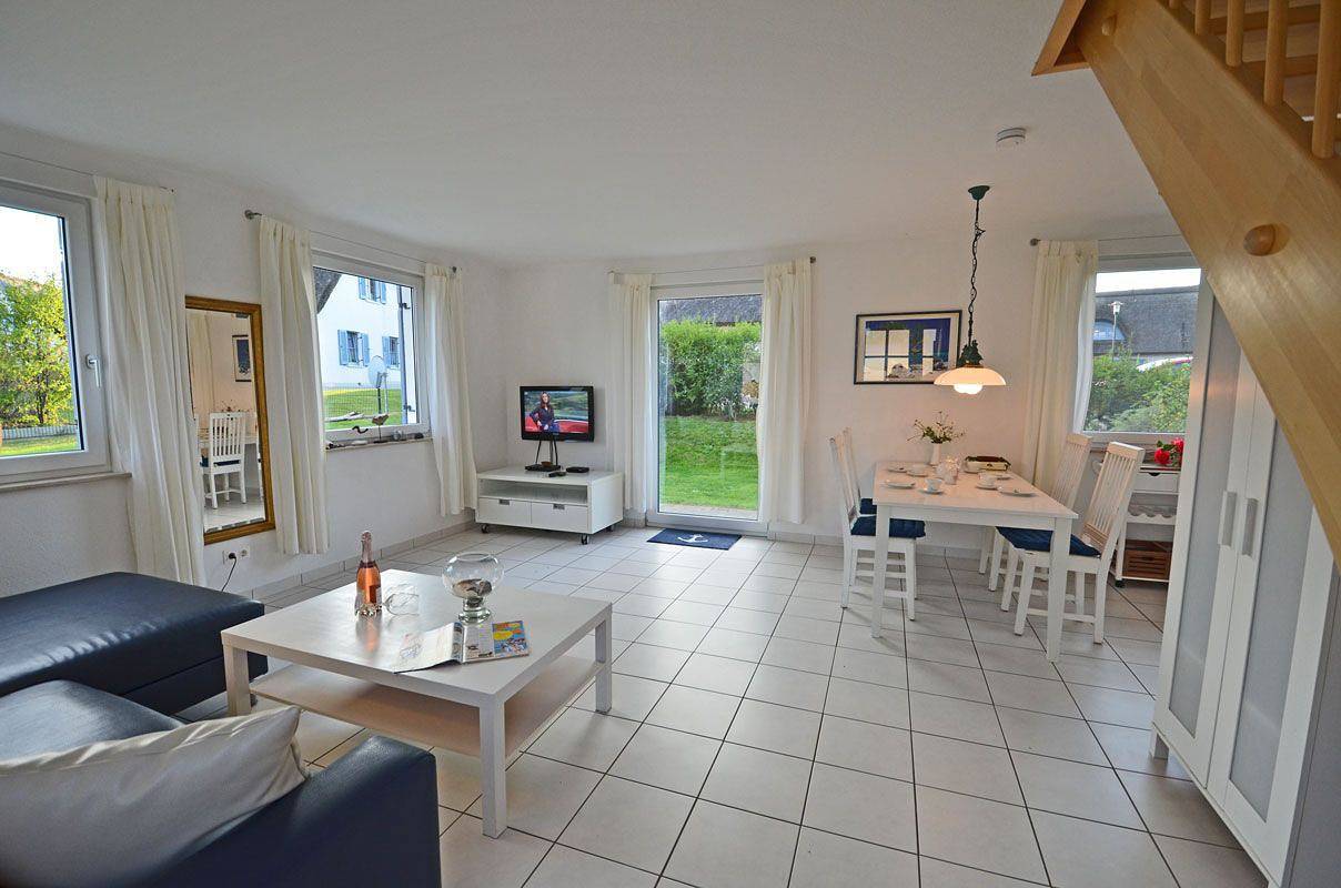 Ferienhaus mit umzäunten Grundstück, ca. 200m zum Sandstrand, Haustiere willkomm in Glowe, Rügen