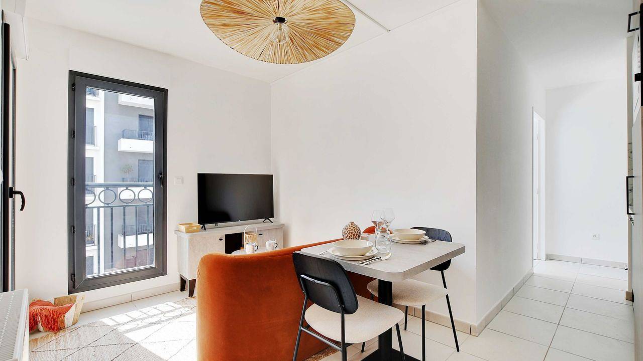 Appartement de vacances entier, Ferienwohnung mit Schlafzimmer in Suresnes in Suresnes, Hauts-de-Seine