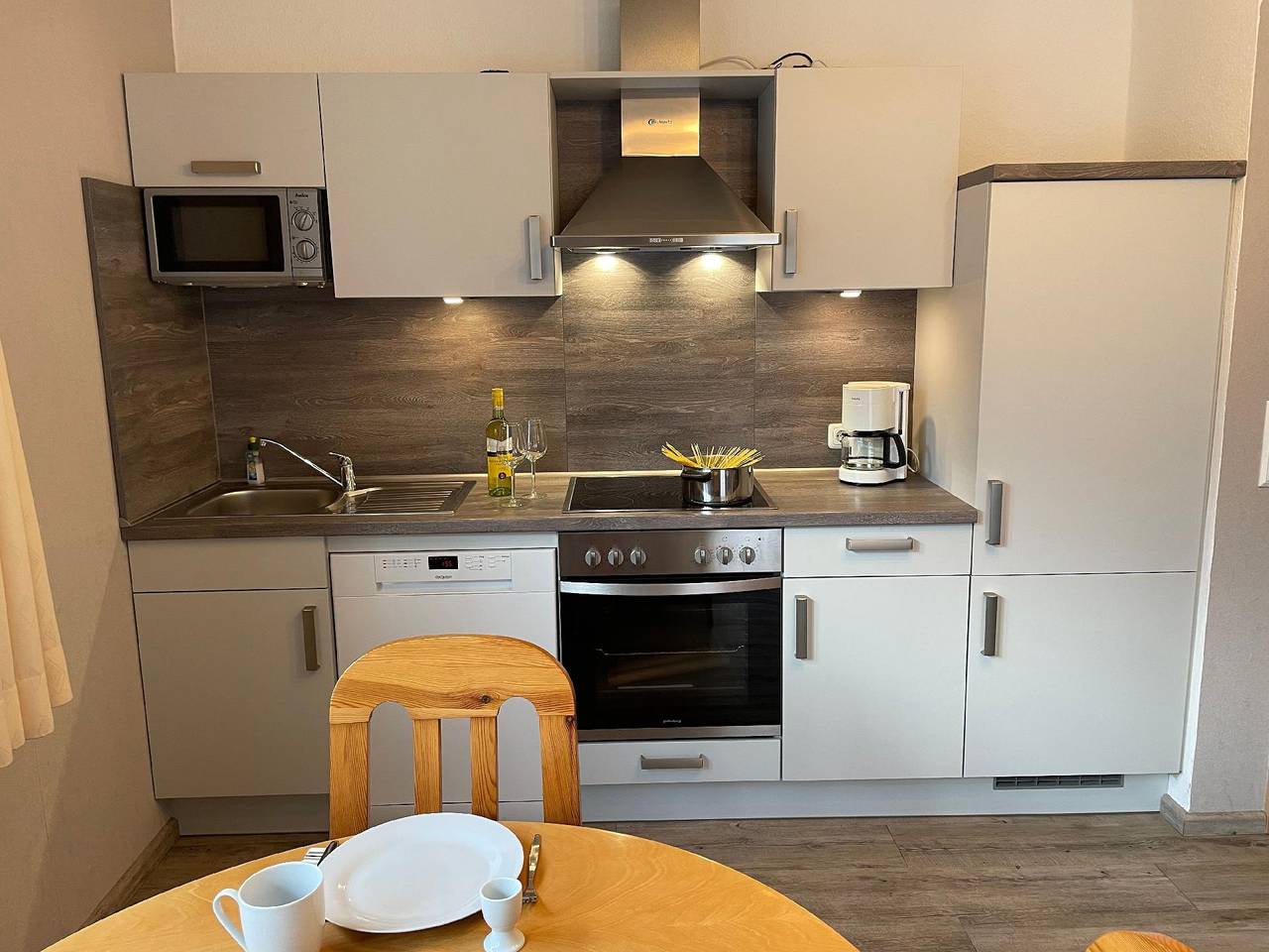 Ganze Ferienwohnung, Helle Erdgeschossferienwohnung mit sonniger Terrasse in Carolinensiel, Wittmund