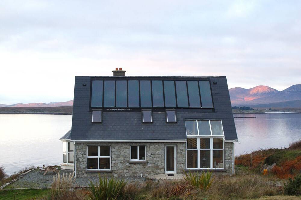 Casa Respetuoso del medio ambiente junto al mar en el salvajismo y la soledad de Connemara in Connemara