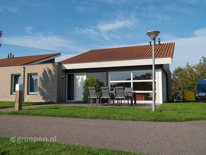 Bungalow voor 10 personen, with balkon/terras and sauna as well as terras in Walcheren