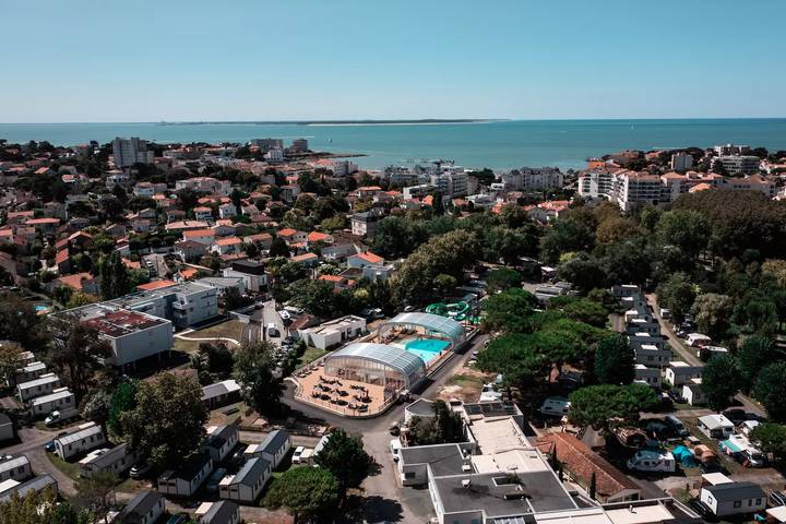 Camping für 6 Personen, mit Terrasse und Pool, mit Haustier in Royan - 3