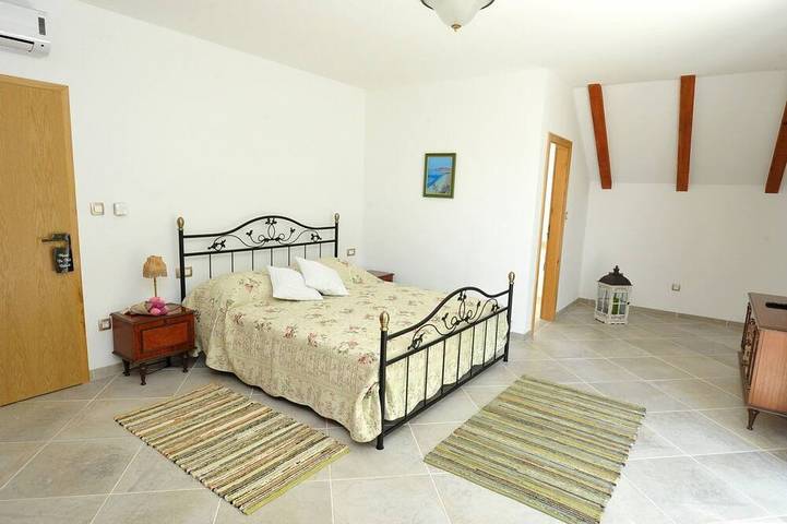 Alleinstehendes Ferienhaus mit Swimmingpool in Makarska Riviera