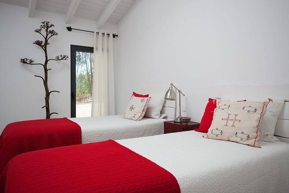Haus mit Pool in großen Grundstück (32500m2), am Meer in Bordeira, Faro Distrikt