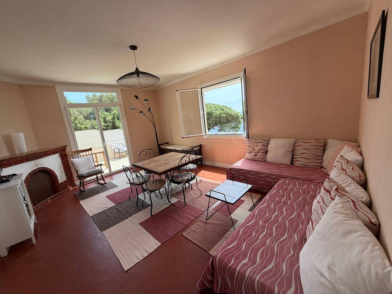 Appartement entier, Appartement T3 75m², 2 terrasses avec accès direct aux calanques, Wifi, parking privatif in Cavalaire-sur-Mer, Côte méditerranéenne (France)