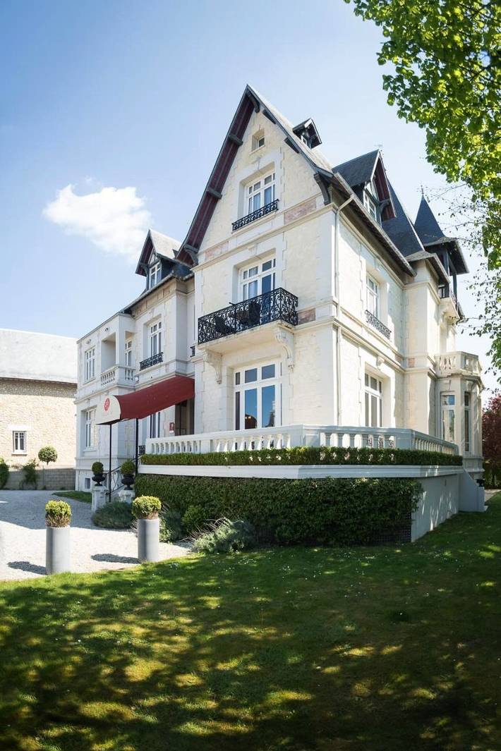 Hôtel pour 3 personnes, avec piscine ainsi que jardin et vue