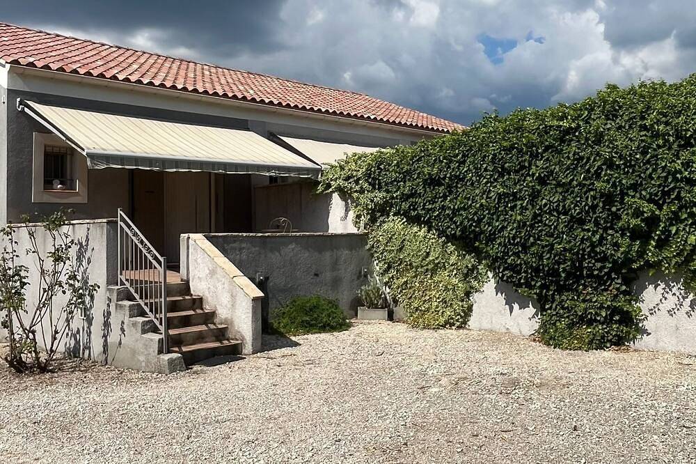 Appartement entier, La Maisonnette de Line située entre Alpilles et Lubéron. in Sénas, Région d'Arles