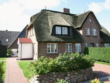 Ferienhaus für 6 Personen, mit Terrasse und Sauna sowie Garten, mit Haustier in Alkersum